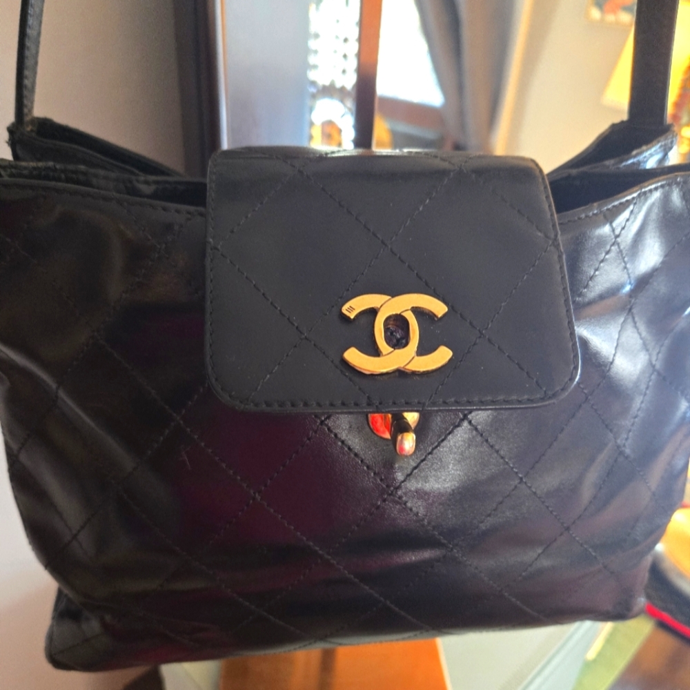 1997-1999 Chanel Shoulder Quilted Black Lambskin Medium Bag